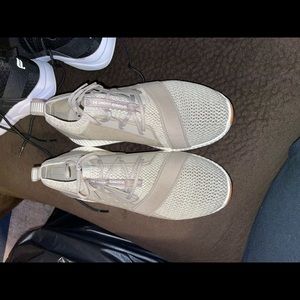 Under Armour sneakers size 5Y never worn